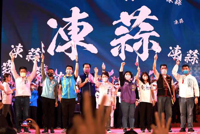 台中市市长卢秀燕28日晚间在沙鹿举办的「台中海线联合大造势」活动。（图／取自卢秀燕脸书）