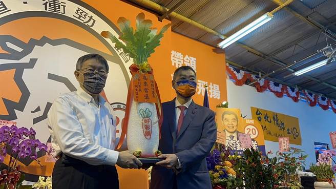 台北市长柯文哲今悄悄现身台北市议长陈锦祥竞选总部，被解读是为「议长黑道说」赔罪。（黄婉婷摄）