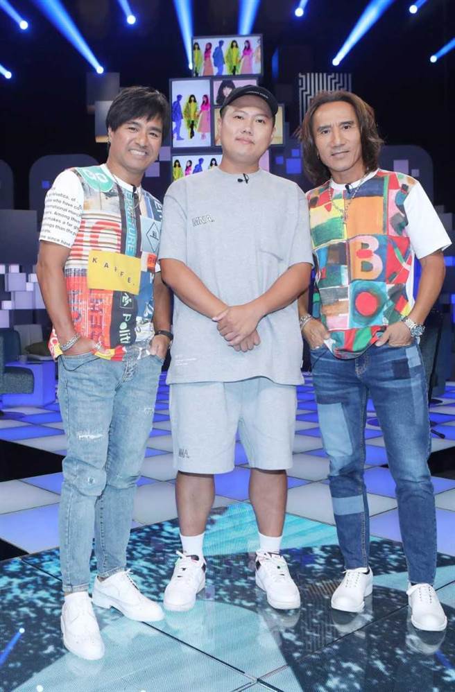 「动力火车」成员尤秋兴、顏志琳与「玖壹壹」的洋葱（陈皓宇）一同上《36题爱上你》， 宣传实境秀《欢迎光临-等你来家1》。（公视提供）