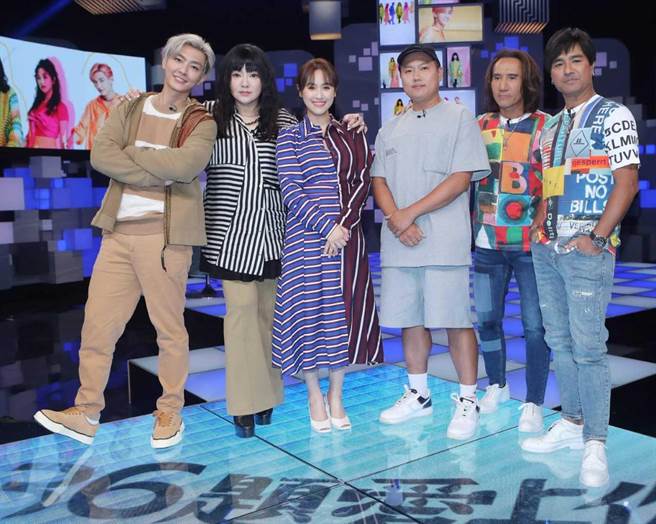 「动力火车」成员尤秋兴、顏志琳与「玖壹壹」的洋葱（陈皓宇）一同上炎亚纶、唐绮阳、吴姗儒（Sandy）主持的公视《36题爱上你》。（公视提供）