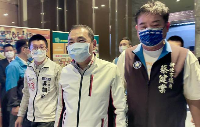 面对对手大打夫人牌，新北市长侯友宜也表达对妻子及家人的感恩。（吕健豪摄）