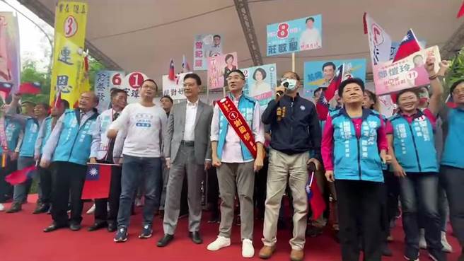 国民党基隆市长谢国梁29日成立后援会，包括中广董事长赵少康、前台北市议员罗智强，共同为他站台造势。（张志康摄）