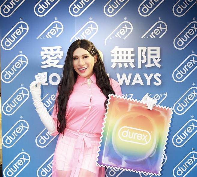 嘻小瓜今天精心打扮参加同志游行。（杜蕾斯 Durex提供）