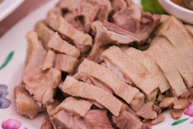 桃园市新屋区为养鹅重镇，形成「无鹅不成席」的饮食风潮。（蔡明亘摄）
