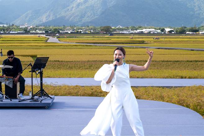 周蕙表演多首歌曲，相当动人。（台湾好基金会提供）