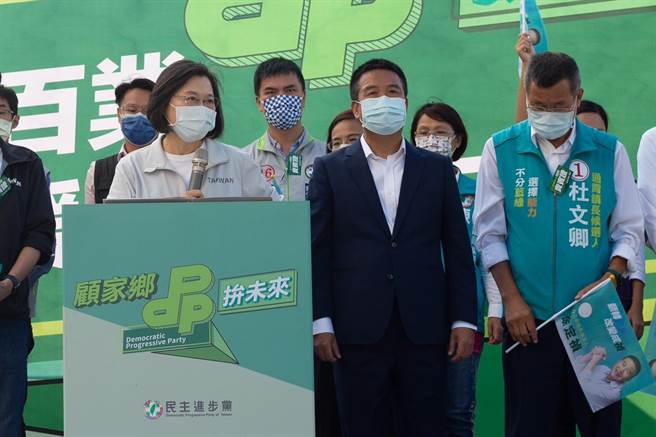 民进党苗栗县长候选人徐定祯29日在通霄镇成立百工百业后援会，总统蔡英文第2度赴苗栗站台加持。（徐定祯竞总提供／谢明俊苗栗传真）
