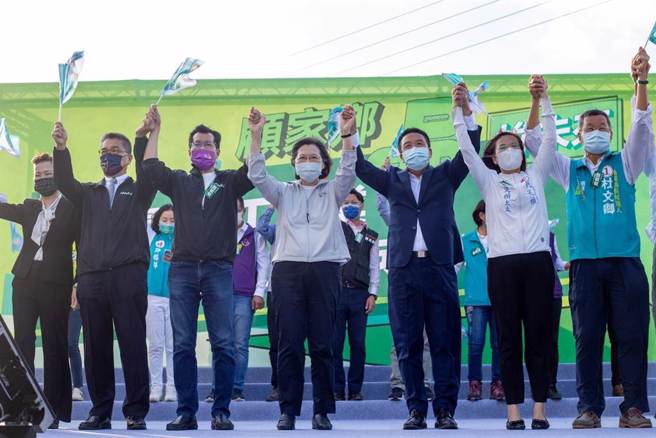 民进党苗栗县长候选人徐定祯29日在通霄镇成立百工百业后援会，总统蔡英文第2度赴苗栗站台加持。（徐定祯竞总提供／谢明俊苗栗传真）
