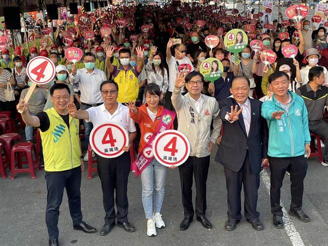 民进党高市议员候选人黄雍琇29日举办竞选总部成立大会。（洪浩轩摄）