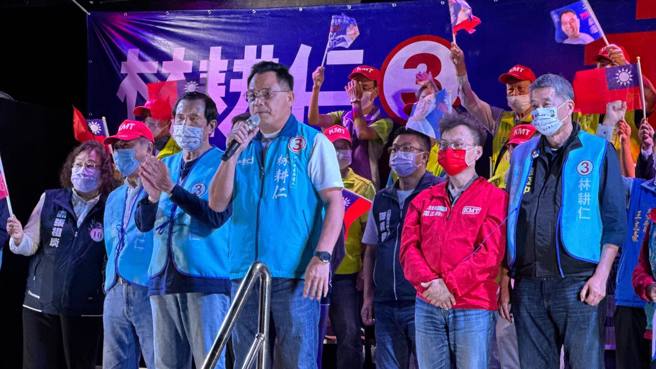 林耕仁今天在東區慈雲路夜市舉辦「繁榮新竹，攜手向前」的團結造勢活動，特別感謝馬英九、郝龍斌、李四川、張亞中、 鄭正鈐到場支持。（取自林耕仁臉書）