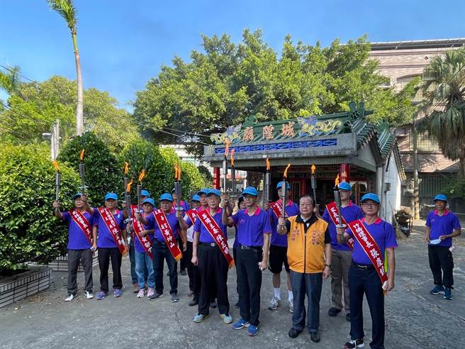 竹桥国小百年校庆被视为地方盛事，圣火遶行社区受欢迎。（竹桥国小提供／程炳璋台南传真）