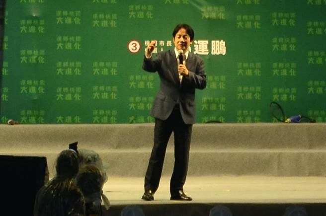 副总统赖清德称讚党籍桃园市长候选人郑运鹏。（赖佑维摄）