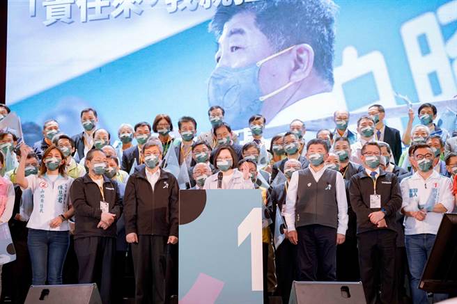 蔡英文：陈时中庙口开讲太精彩 连猫都来参加不肯离去。陈时中竞总提供