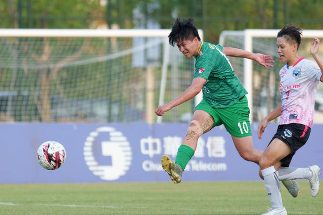 李綉琴第79分钟右脚劲射破门，让高雄阳信以3比2领先。（中华足协提供）