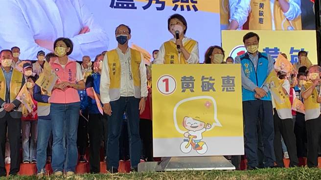 台中市長盧秀燕稱讚嘉義市長黃敏惠執政績效非常亮麗。（廖素慧攝）