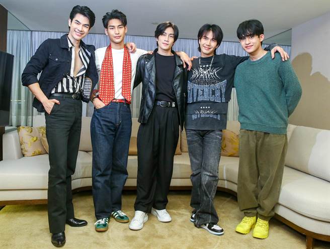 Mile（左起）、Apo、Bible、Build、Barcode受访畅聊拍摄《黑帮少爷爱上我》秘辛。（粘耿豪摄）