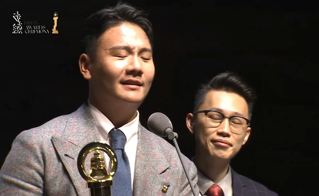 阿翰以「九天玄女」影片夺下第四届走钟奖年度最佳影片奖。（图／摘自走钟奬颁奖典礼 Walk Bell John Awards YouTube）