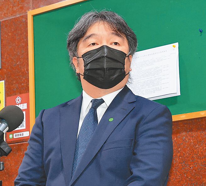 高端疫苗二期臨床實驗遭爆委託中資公司進行，中央防疫指揮官王必勝（圖）解釋，衛福部是跟高端簽約，食藥署查核內容並不包括如丘以思等合同研發組織（CRO）、公司的股權分配或資本狀況。（本報資料照片）