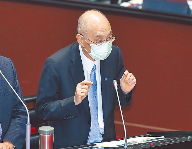 中廣董事長趙少康表示，故宮打破館藏這是世界級笑話，故宮博物院院長吳密察（圖）應拿身家財產出來賠。（姚志平攝）