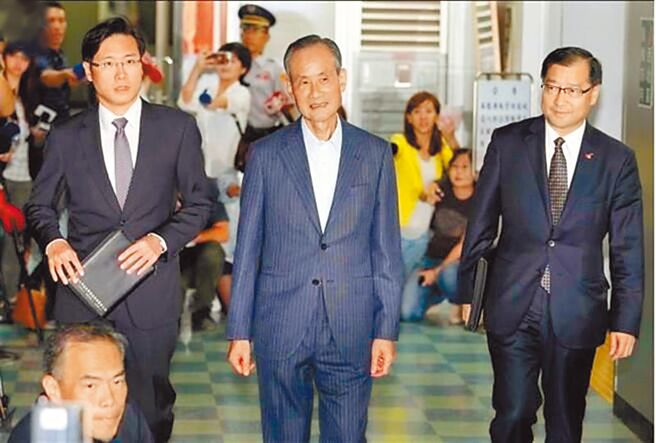 远雄集团创办人赵藤雄（中）。（本报资料照片）