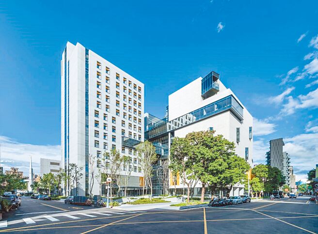 政大公企中心由信义企业集团创办人周俊吉捐赠6亿元改建，焕然一新。（政大公企中心提供）