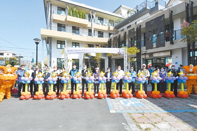 彰化县政府推动整合式长照卫福大楼，二林镇卫生所新建大楼暨慈均日照中心28日落成。（吴敏菁摄）