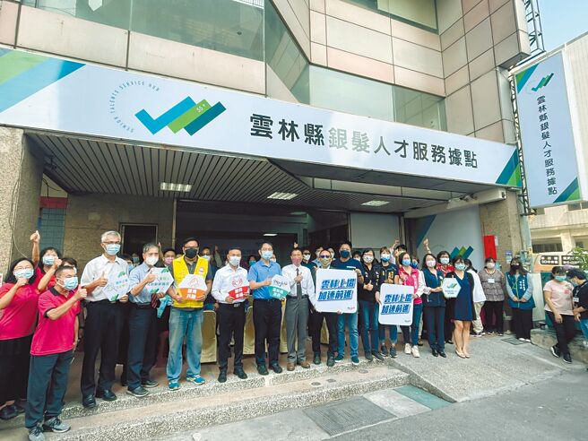 云林县银髮人才服务据点位于虎尾镇林森路一段426号1楼，28日揭牌启用。（周丽兰摄）