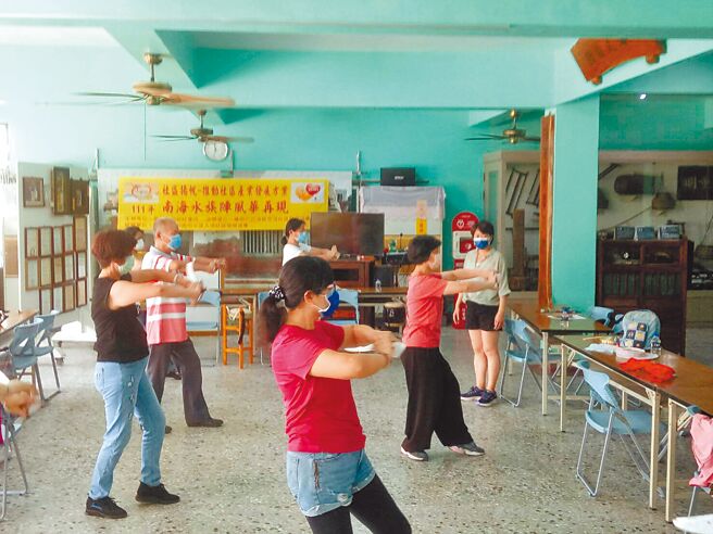 台南市西港区南海里积极復团，但成员仍以成年人为主，学生仅有1人。（西港区公所提供／程炳璋台南传真）