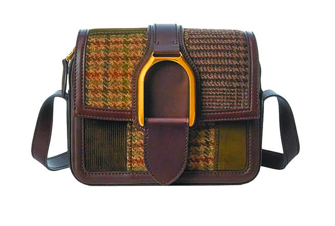 Ralph Lauren拼接毛呢Welington斜背包，6万7800元。（Ralph Lauren提供）