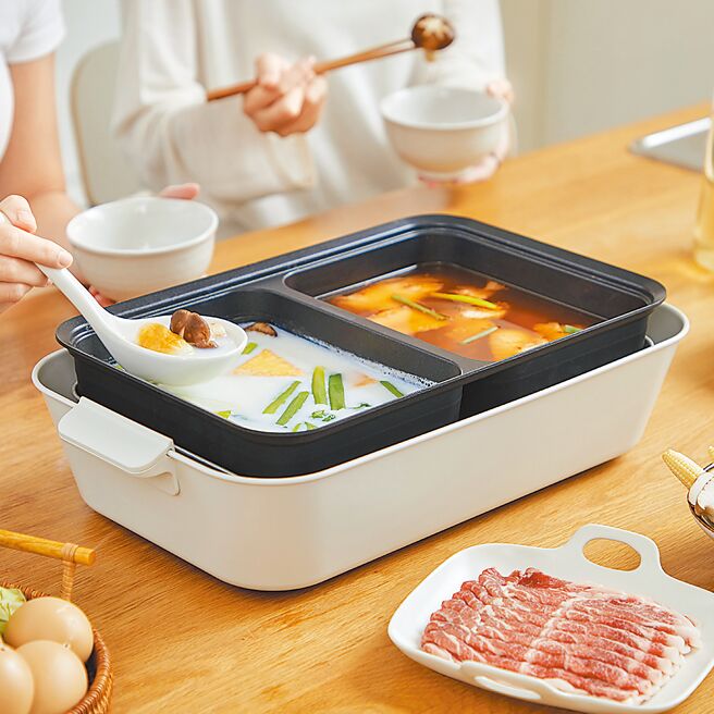 Global Mall新北中和店的Beutii推出正負零XKH-E010多功能料理鍋，加送鴛鴦鍋，原價5490元，優惠價3690元。（Global Mall提供）