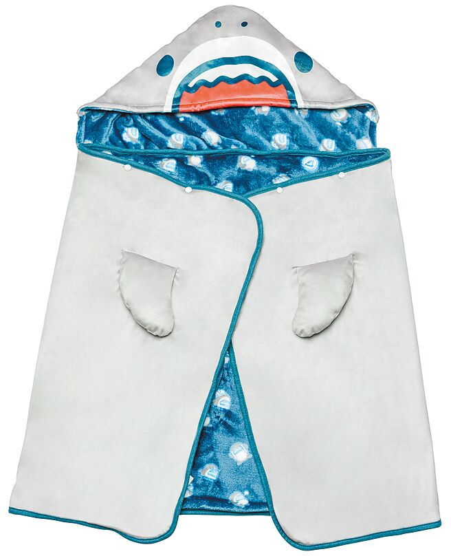 7-11鲨鱼先生限量连帽毛毯，即起集6点加699元就可兑换。（7-11提供）