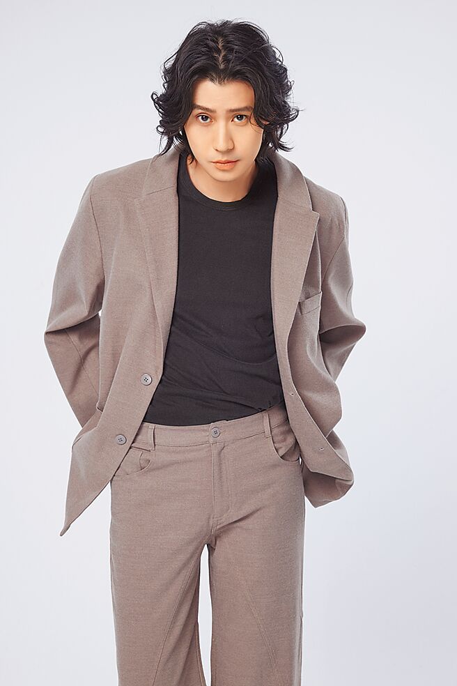 李玉璽發行第4張全創作專輯《厭倦》。（老鷹音樂提供）