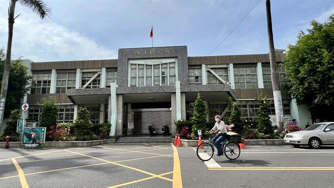 白河區公所辦公廳舍使用已50年有餘。（張毓翎攝）