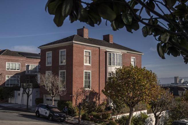 德帕佩涉及謀殺未遂、持致命武器攻擊、虐待長者、毆打、入室竊盜和其他重罪，預定將送往舊金山郡監獄。（圖/ 美聯社）