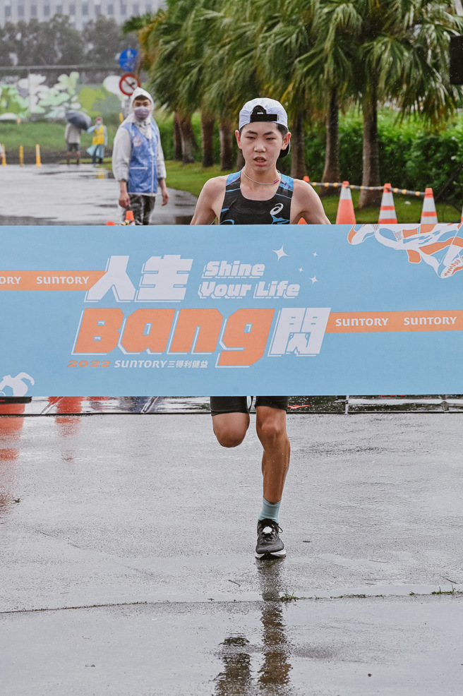 10公里男子組冠軍樋口肇，成績36分57秒。（大會提供）