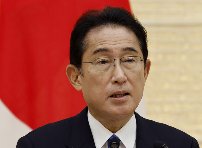 日本首相岸田今天上午透过推特发文，对韩国梨泰院踩踏事件致哀表示。（图/ 美联社）