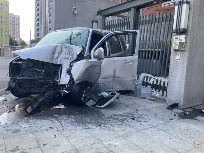 台南市中西区发生一起死亡车祸，身兼两职的单亲母疑疲劳驾驶自撞身亡。（读者提供／程炳璋台南传真）