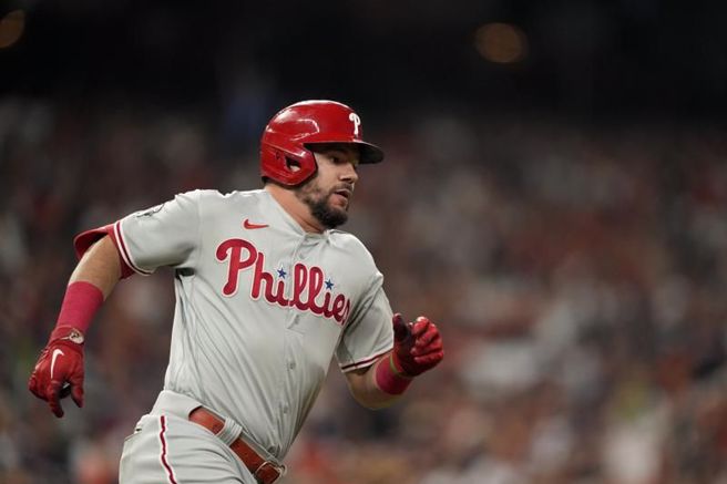 费城人席瓦伯击出全垒打跑垒，但随即被改判没收。（美联社）