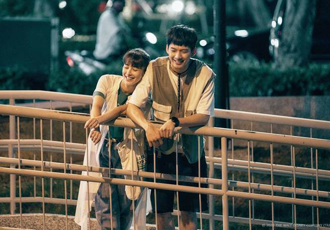 吴念轩、夏胧展开人仙恋。（卫视中文台提供）