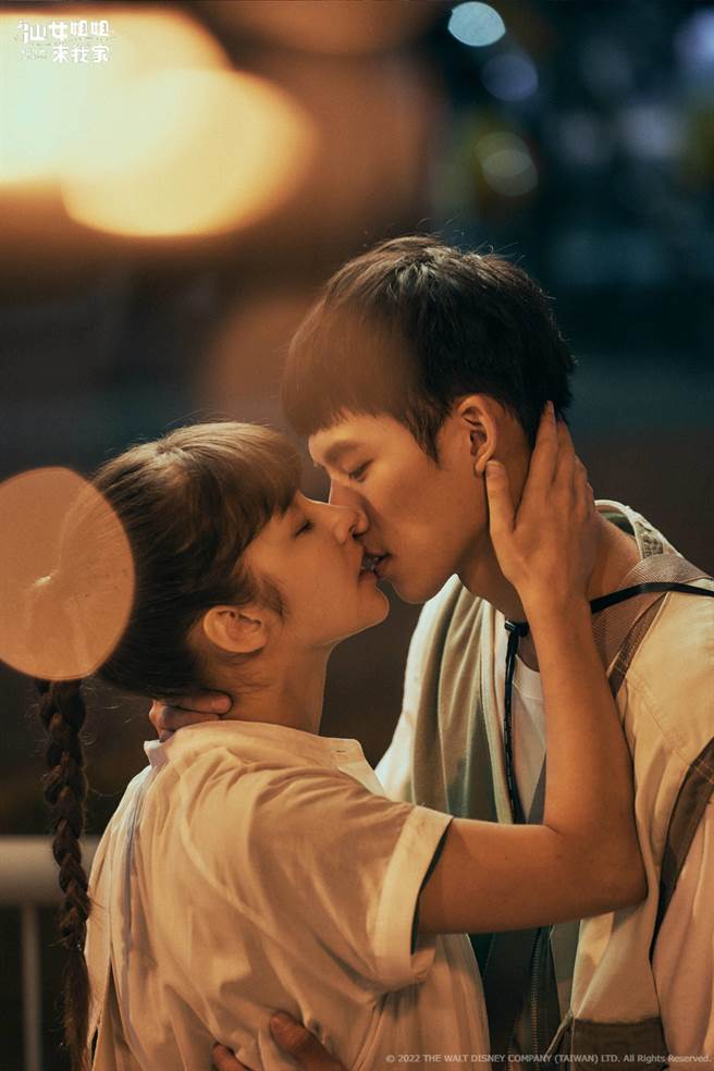 吴念轩、夏胧一吻定情。（卫视中文台提供）