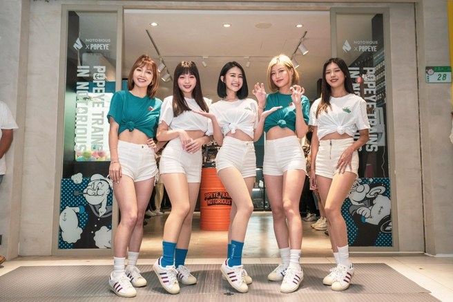 电豹女昨天出席馆长电商Notorious站台活动。(桃园云豹提供)