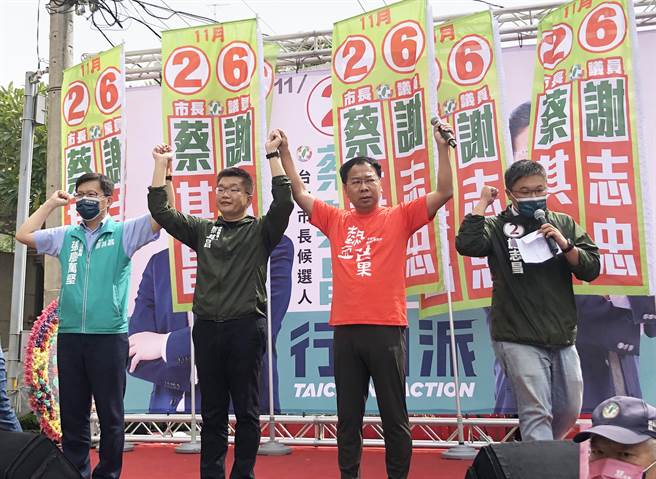 谢志忠用与蔡其昌相识30年的经验保证，蔡其昌绝对会是一个认真、有能力的市长，拜托乡亲共同支持蔡其昌、帮忙催票拉票。（陈世宗摄）