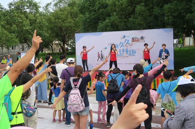 劳工局将于11月5日上午6时40分，于丰原中正公园盛大举行「富市台中 劳资好行」健行活动。(资料照片／劳工局提供)