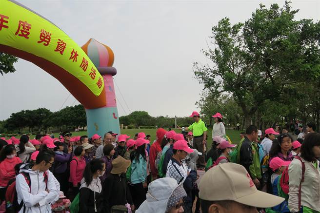 劳工局将于11月5日上午6时40分，于丰原中正公园盛大举行「富市台中 劳资好行」健行活动。(资料照片／劳工局提供)