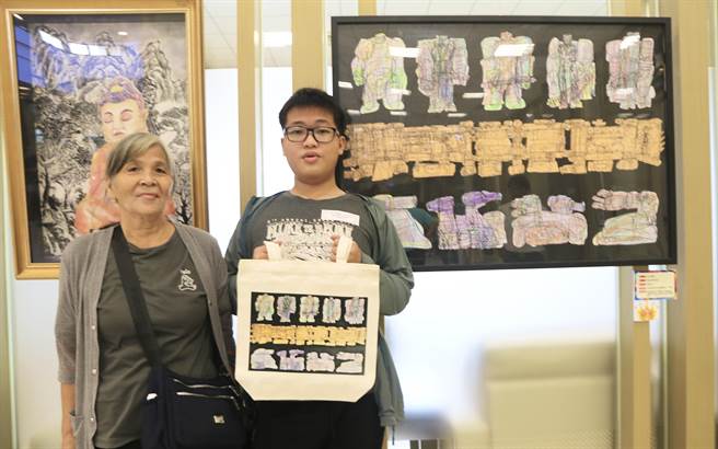 高中职组甲等作品「未来世界的火车与机器军人、战车」，楠梓特殊学校高职三年级学生谢秉均作品。（高市教育局提供／袁庭尧高雄传真）