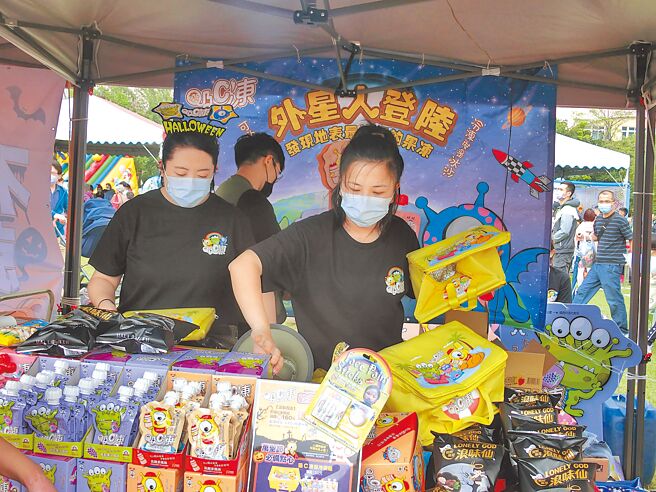 吸C凍與宜蘭蠟筆工廠合作推優惠。（林欣儀攝）