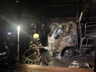 岡山加油站旁工廠火警 消防出動24車58人 起火原因出爐