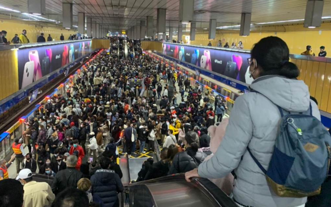 台湾跨年晚会常挤爆捷运，人数控管是避免大型灾难的重要关键。（资料照）