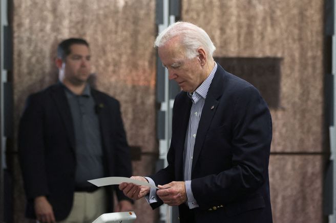 拜登发出哀悼声明，透过推文向死难者致哀。(图/ 路透社)