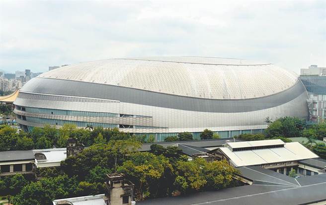 韓國梨泰院踩踏事故，讓台北大巨蛋逃生問題再度成為焦點。圖為台北大巨蛋外觀。（本報資料照片）