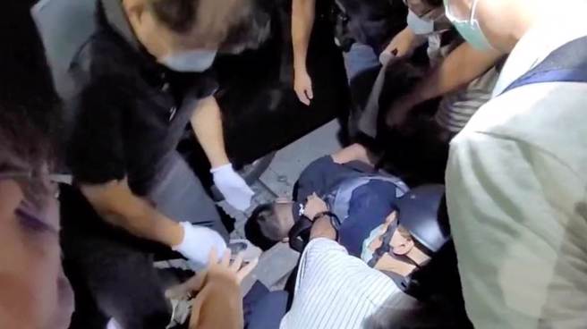 台南殺警案凶嫌林信吾上車前即遭鎖定 圍捕畫面曝光。(中時資料庫)